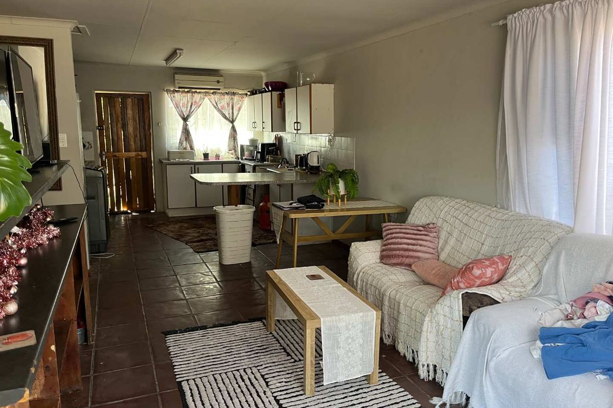 3 Bedroom House with Flat for Sale in Blydeville - Photo 5