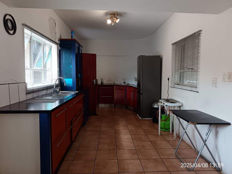 **Charming Multi-Level Home on the Border of Newlands and Sophiatown** - Photo 9