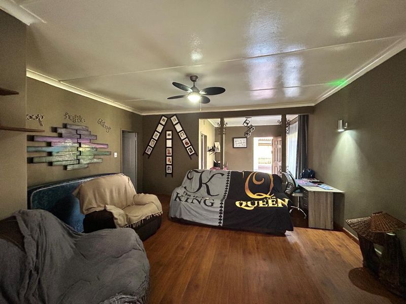 Your Perfect Family Home - Photo 3