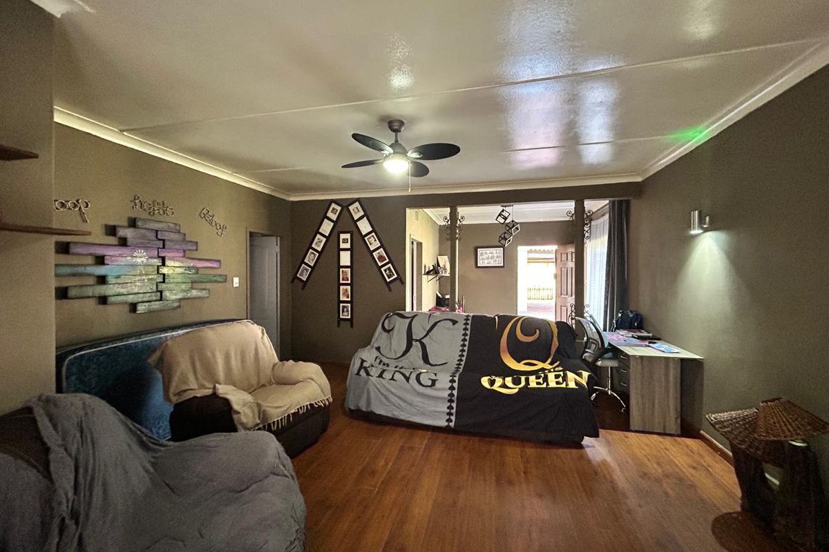 Your Perfect Family Home - Photo 3