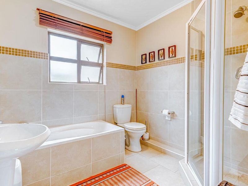 Luxuriously Furnished 3 Bedroom Apartment with Breathtaking Sea Views. - Photo 9