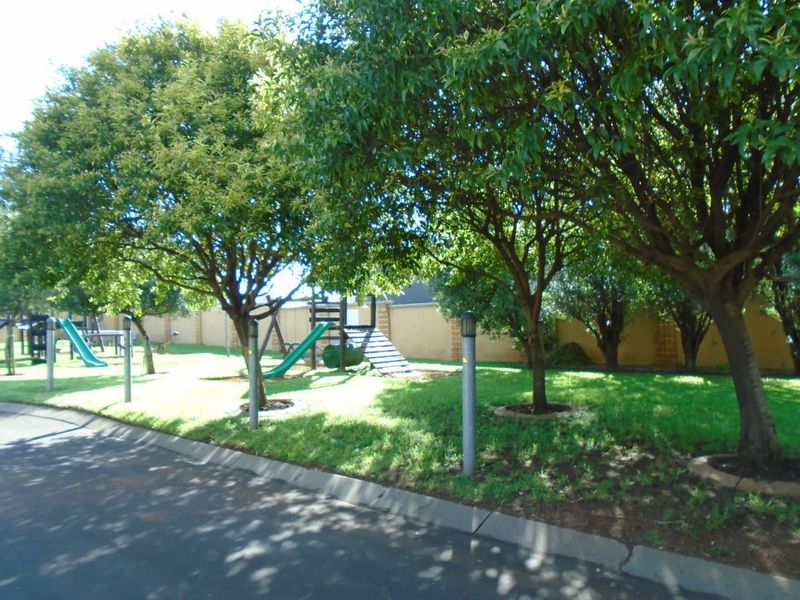 Quiet Family Orientated Cluster For Sale! - Photo 8