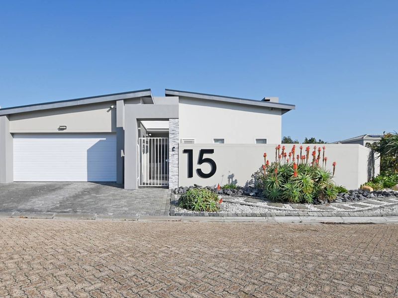A RARE FIND IN SOUGHT-AFTER SAGEWOOD LIFESTYLE ESTATE - Photo 1