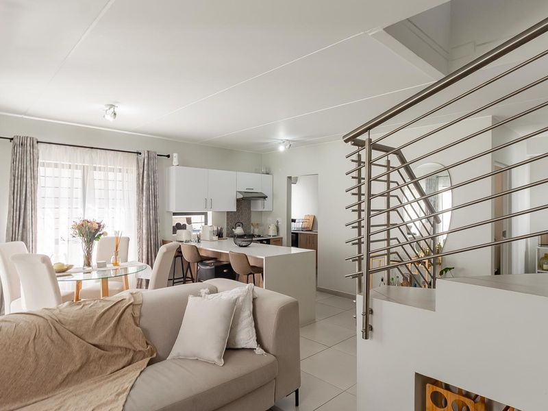 Modern 3 bedroom in a Secure and Sought-After Estate available for rent. - Photo 8