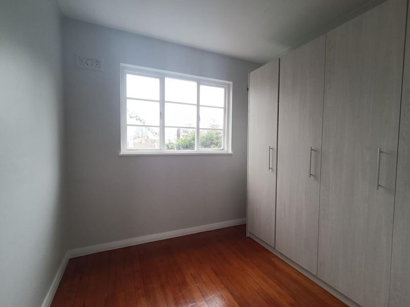 Newly Renovated 2-Bedroom Apartment in Sea Point - Photo 9