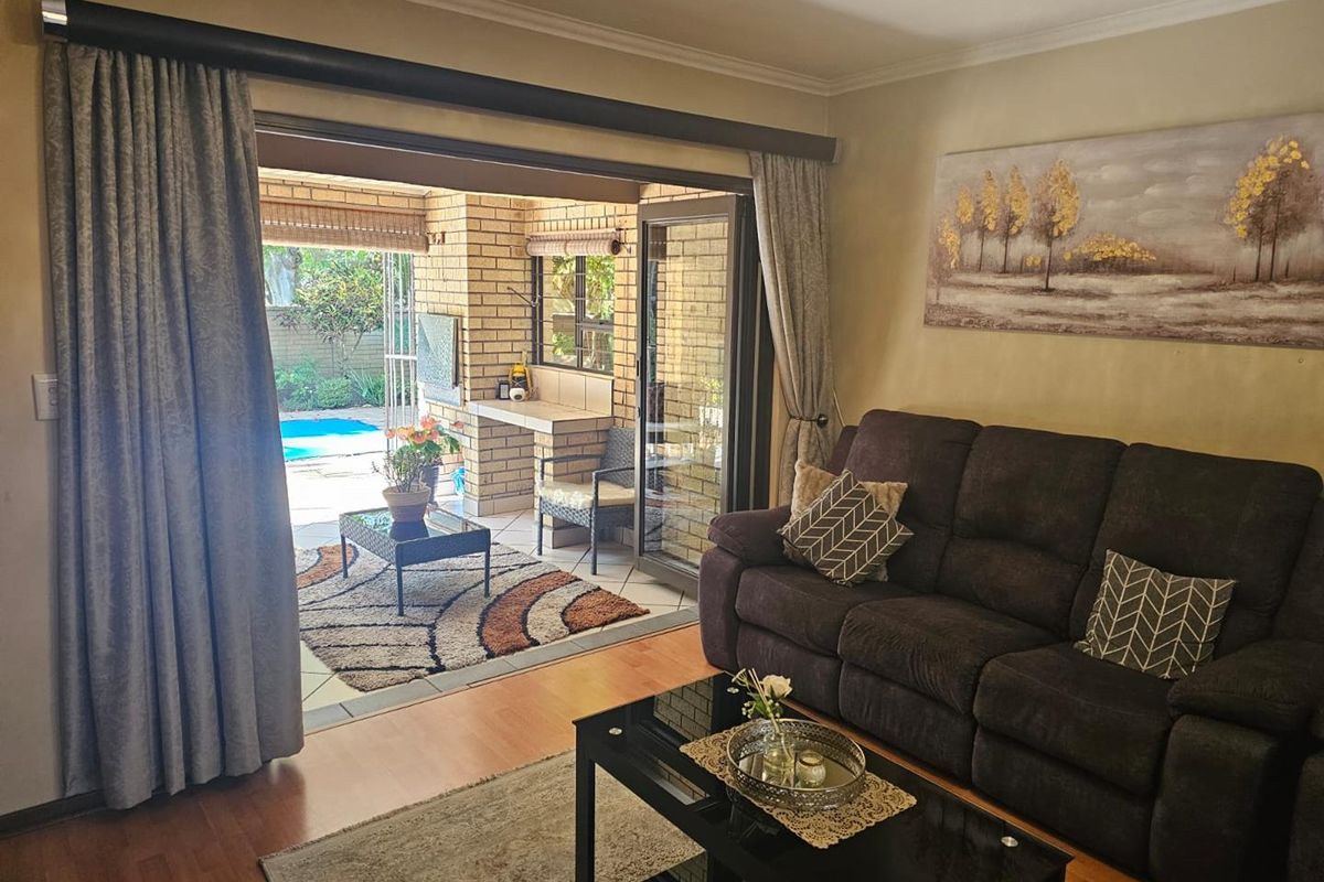 Modern 3-Bedroom Duplex in Sought-After Meer en See! - Photo 2