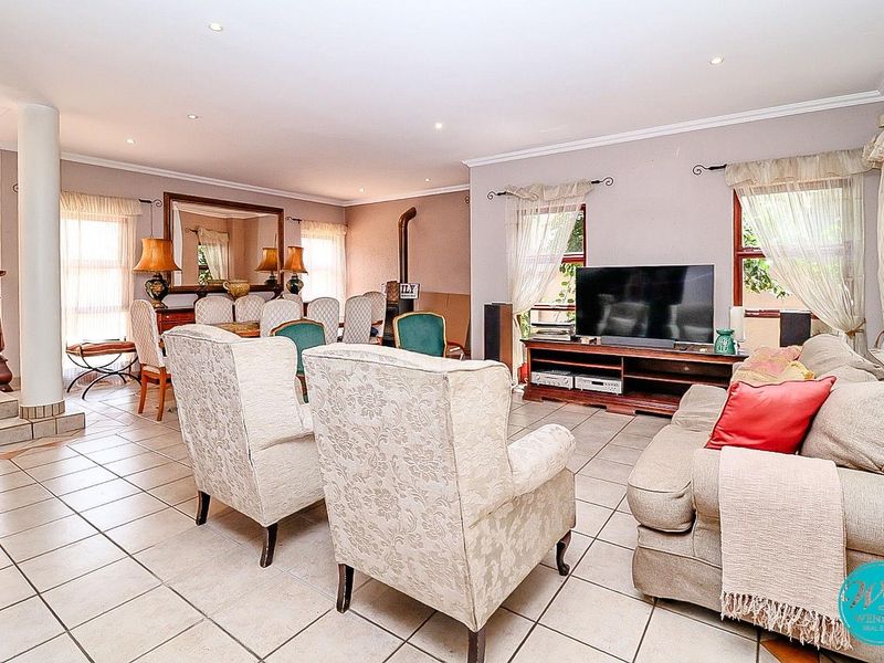 Secure and Well Maintained Cluster Home in Road Closure! - Photo 9