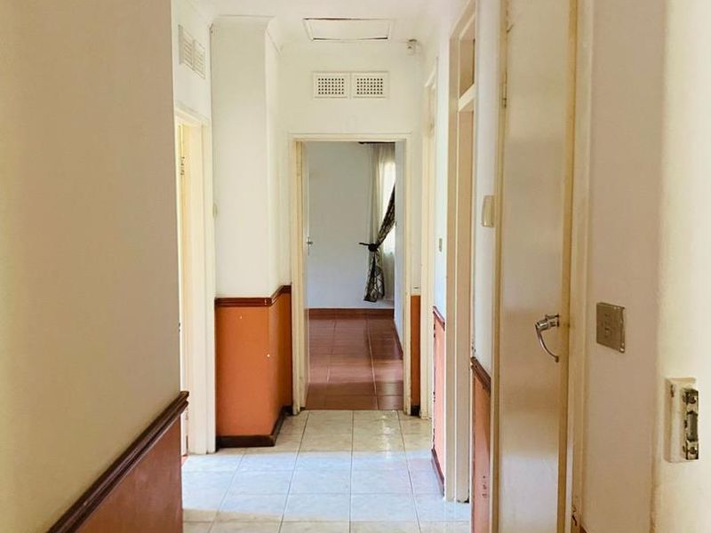 "Discover Your Dream Home in Berea West, Westville!" 2. "Luxurious Family Living Awaits in Westville!" 3. "Berea West Beauty: Spacious Family Home for Sale!" - Photo 9