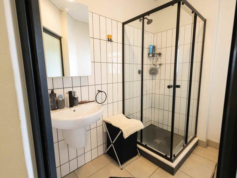 Contemporary 1-Bedroom Apartment in Secure Mooikloof Estate - Photo 8