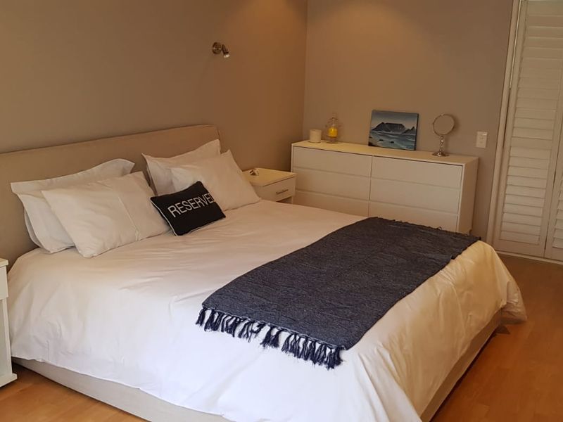 Exceptional Location in Mouille Point - Photo 7