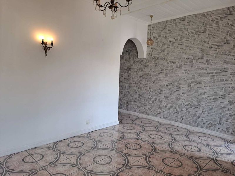 Family Home in the heart of Wynberg - Photo 3