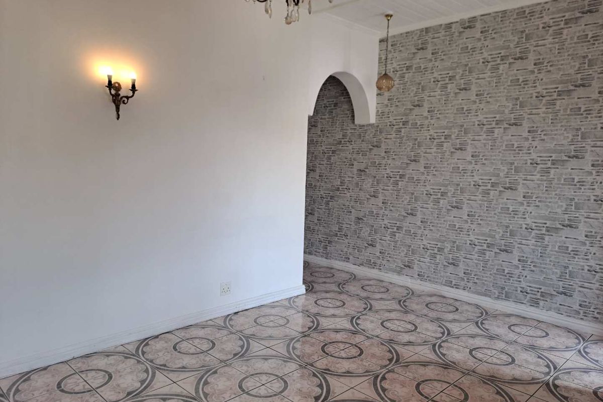 Family Home in the heart of Wynberg - Photo 3