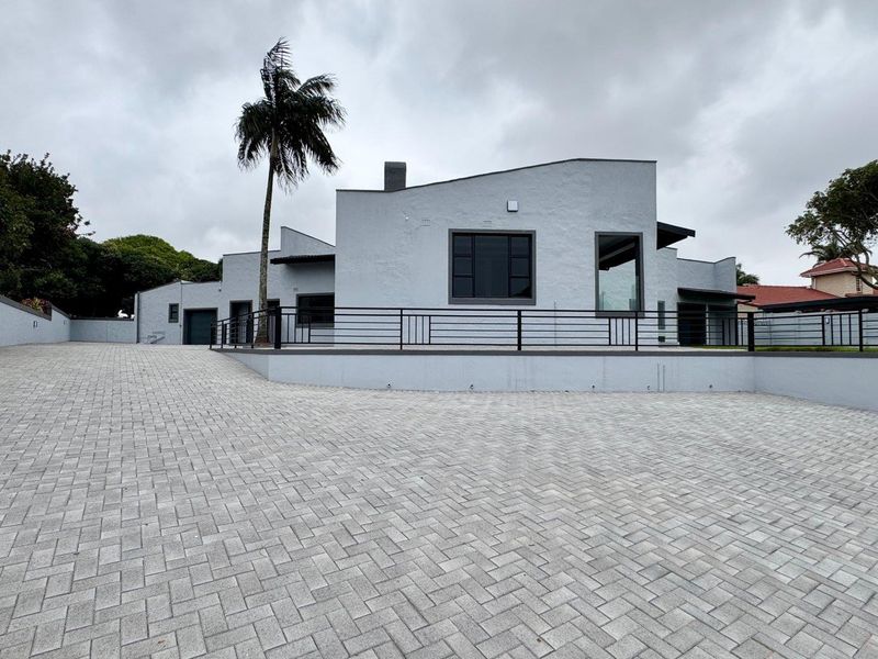 NEWLY RENOVATED 4 BEDROOM FAMILY HOME - Photo 3