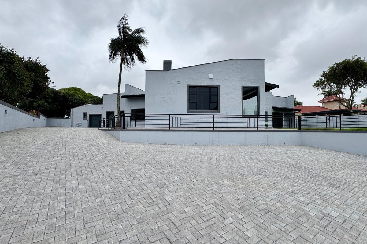 NEWLY RENOVATED 4 BEDROOM FAMILY HOME - Photo 3