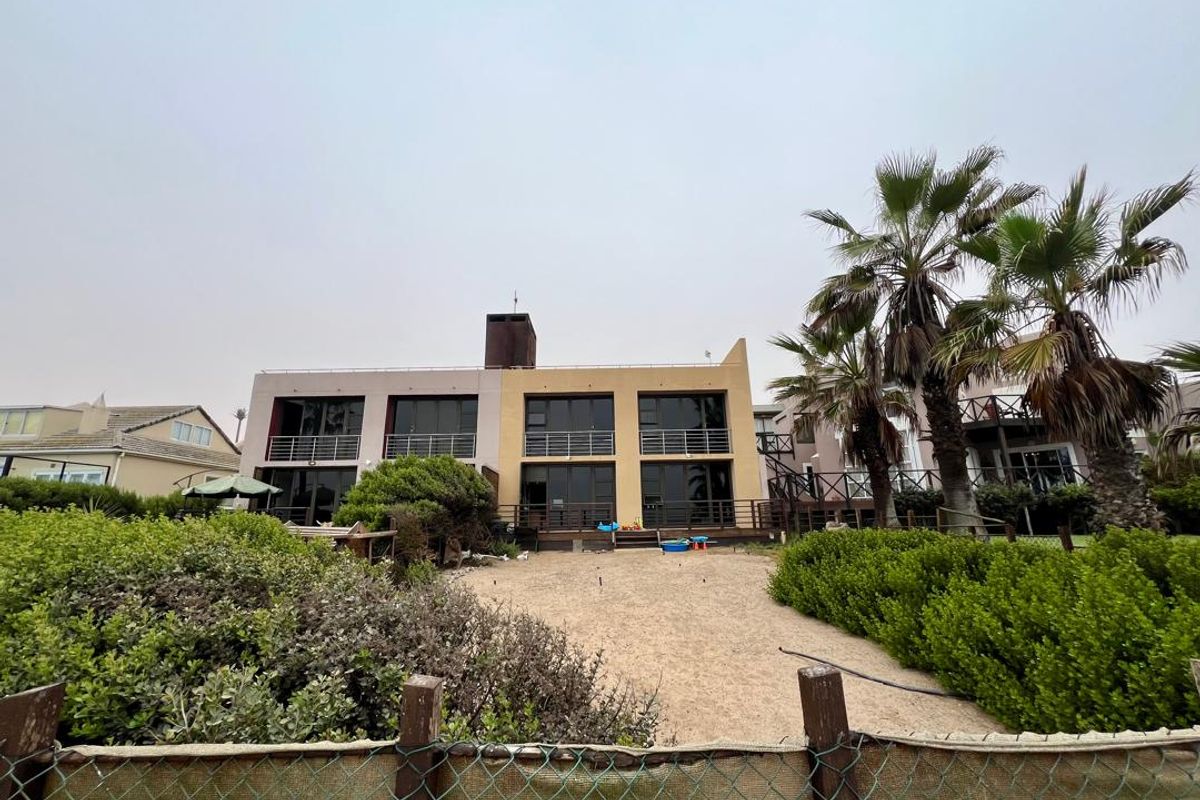 FOR SALE- 4 BEDROOM, 3 STOREY HOUSE IN LONG BEACH, WALVIS BAY, NAMIBIA - Photo 2