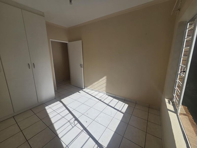 SPACIOUS FREESTANDING FAMILY HOME TO RENT IN BREAUNANDA - Photo 10