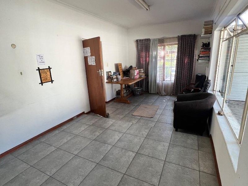 7 Bedroom House For Sale In Oakdene, Kuils River - Photo 8