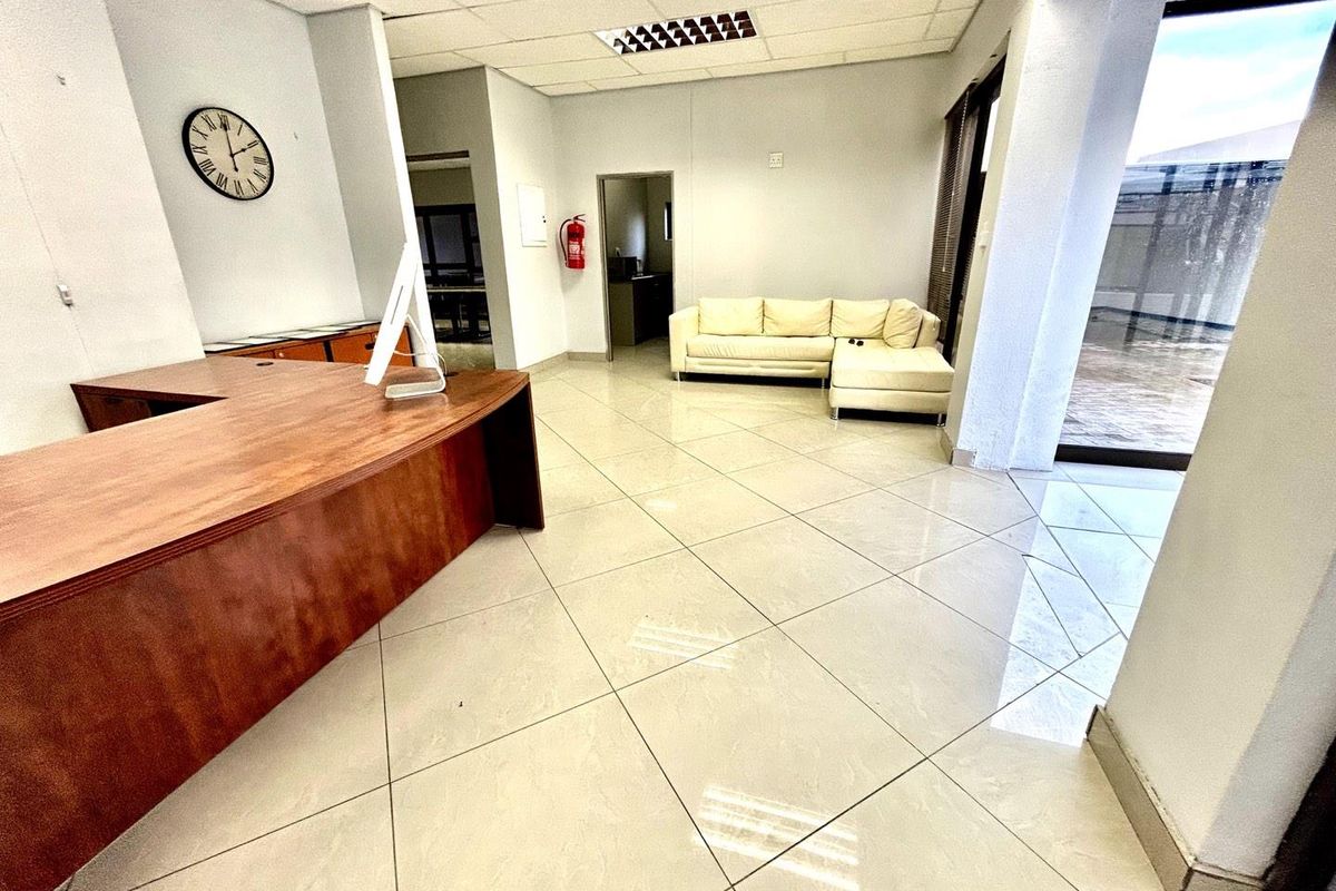 Windhoek West Offices: Prime Location, Endless Potential! - Photo 2