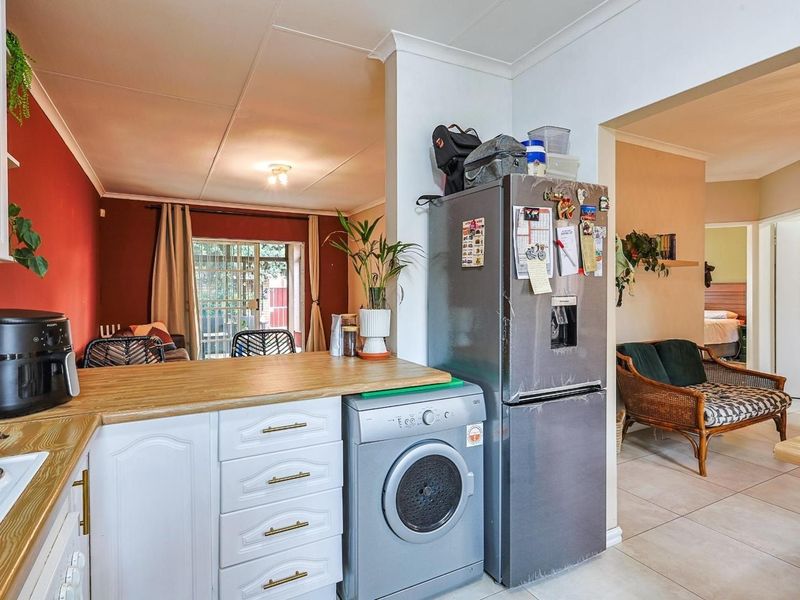 Move-In Ready Comfort in a Quiet Moreleta Park Complex - Photo 8