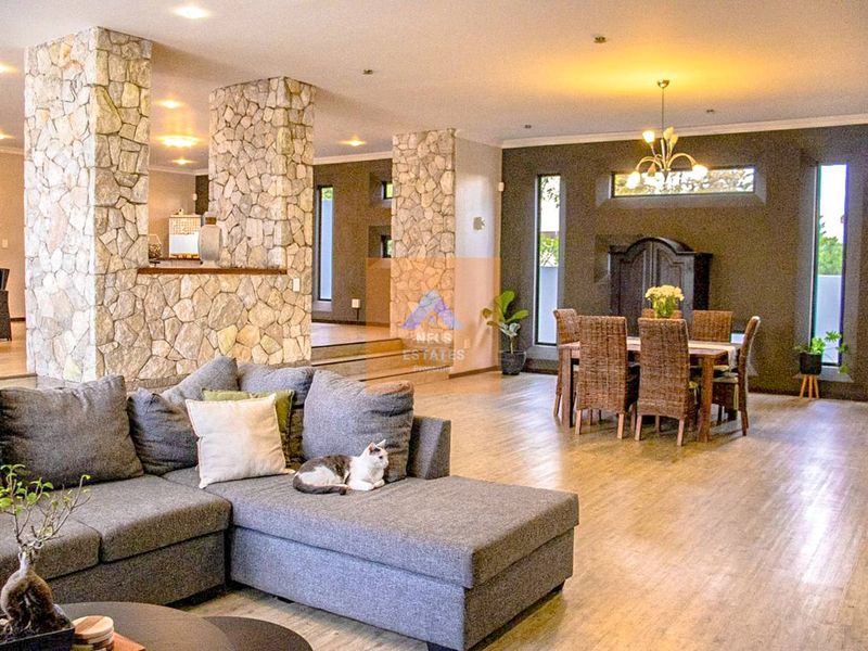 Stylish Home For Sale in Ocean View, Swakopmund - Photo 2