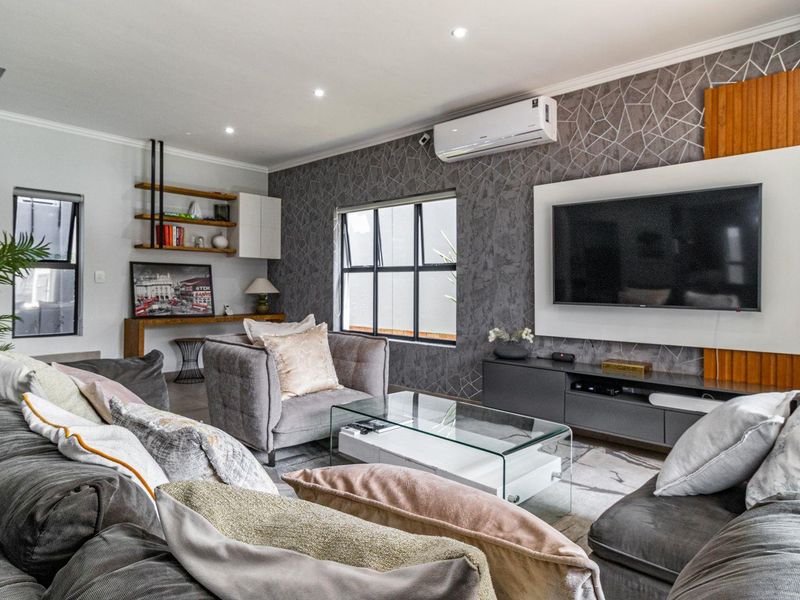 Four-bedroom furnished cluster in Bryanston - Photo 6