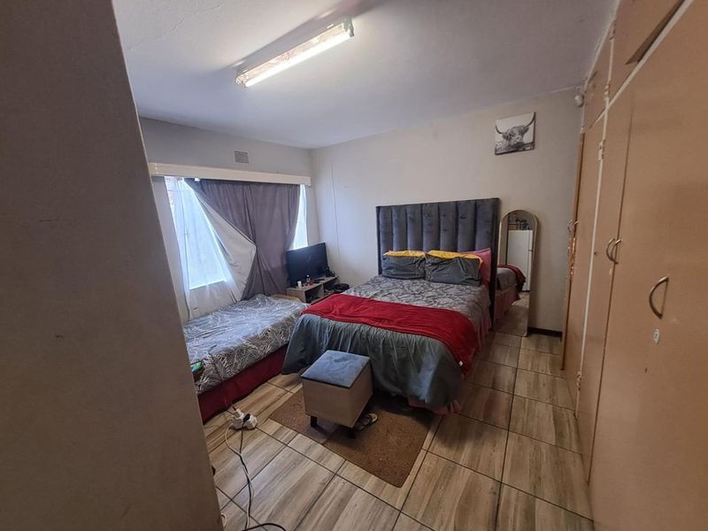 Spacious 5 Bedroom apartment is now ready for a new owner! - Photo 8