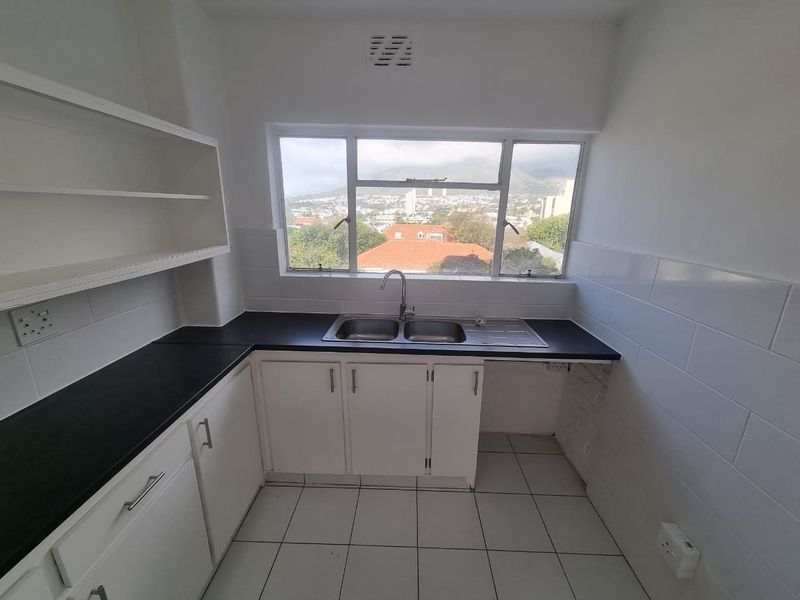 Unfurnished Two Bedroom Apartment To Rent in Tamboerskloof - Photo 5