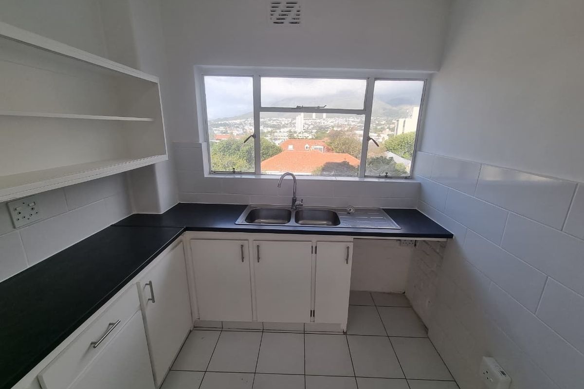 Unfurnished Two Bedroom Apartment To Rent in Tamboerskloof - Photo 5