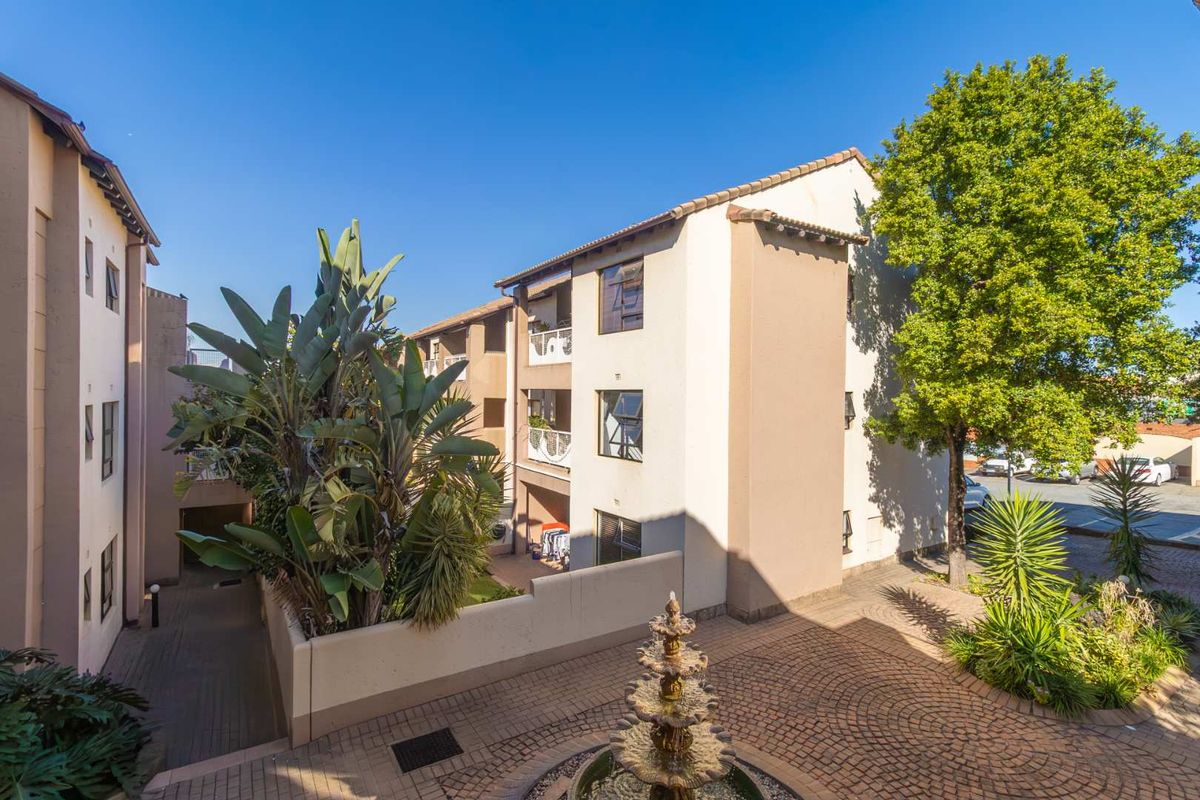 Cozy 3 Bedroom / Large Loft, 2 Bathroom Apartment - Photo 4