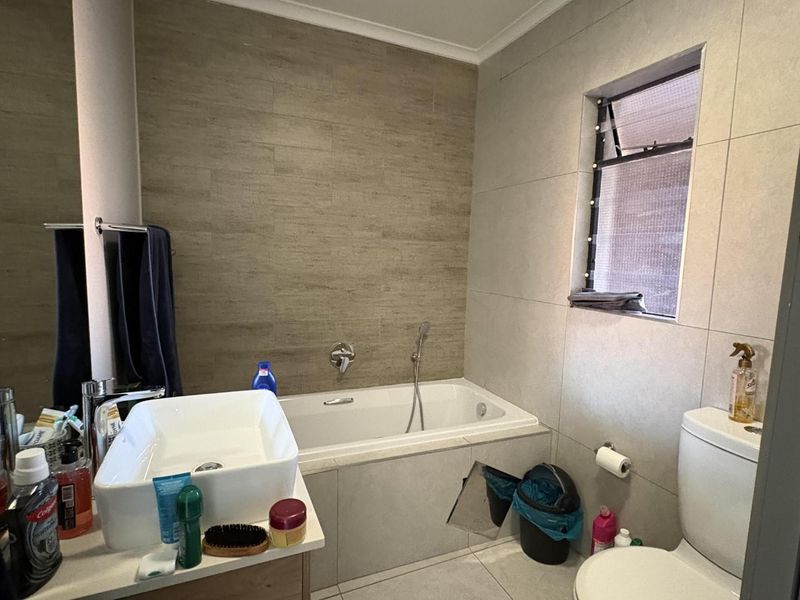 Groundfloor unit in the Sought after Cherry Blossom complex - Photo 7