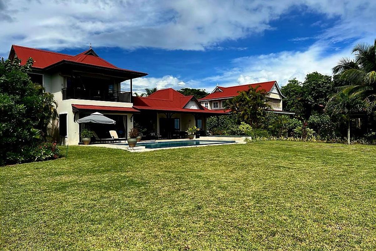 Exceptional Eden Island Villa in unbeatable position - Photo 4