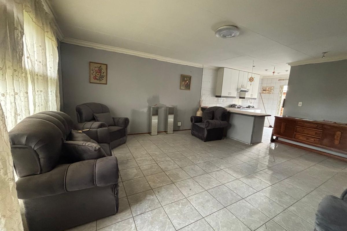 2 Bedroom 1 Bathroom Townhouse For sale in Mayfield Park - Photo 4