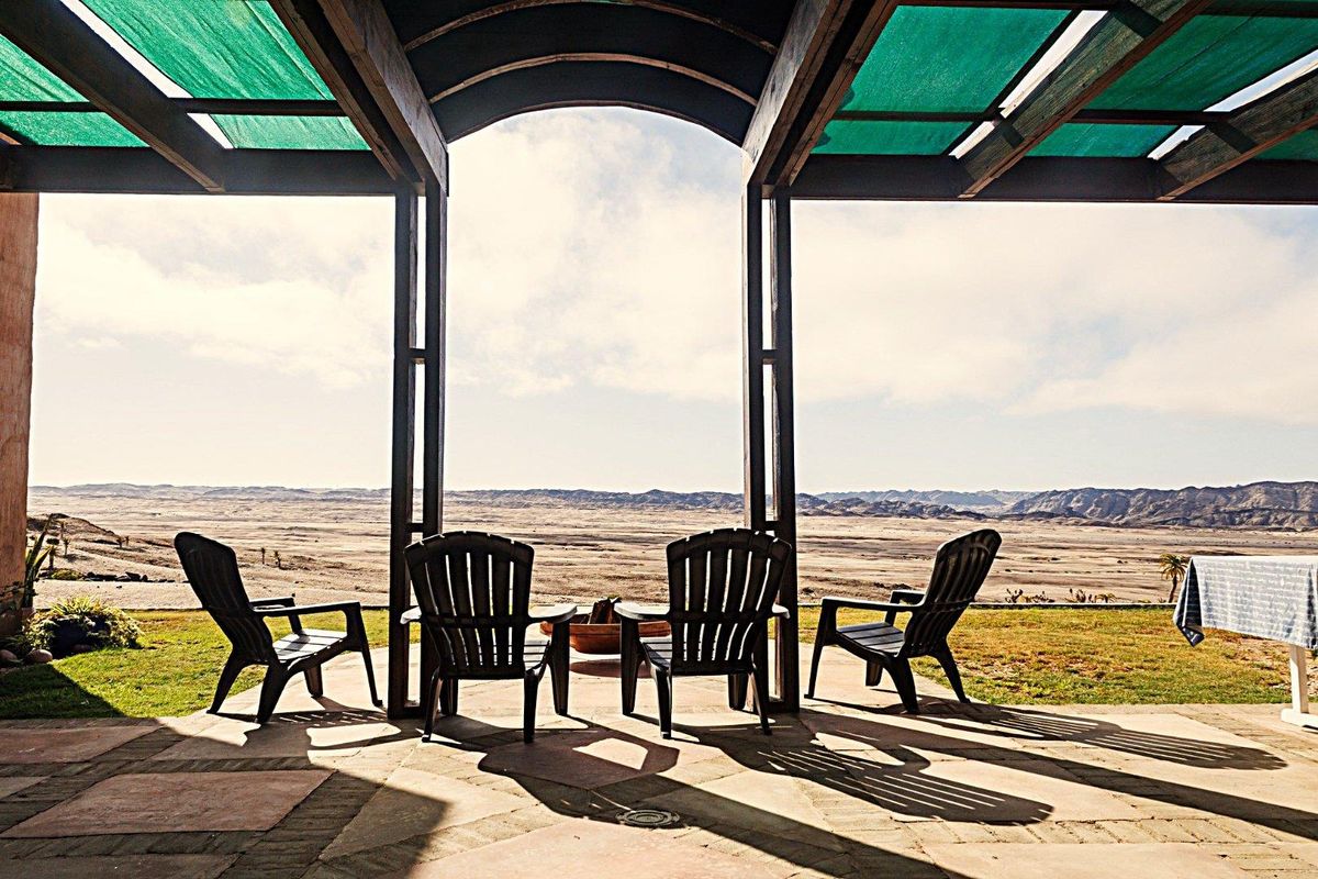 Luxurious Off-Grid Modern Farmhouse with Views & Sports Haven - Photo 4