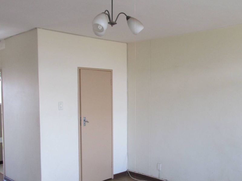 A BACHELOR FLAT TO RENT IN SUNNYSIDE - Photo 7