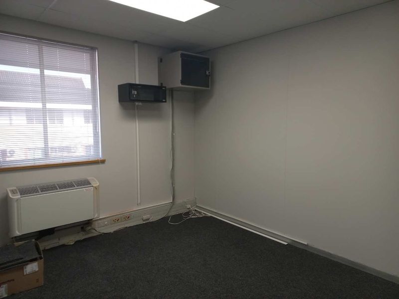 Office Park - First floor office space, available immediately! - Photo 9