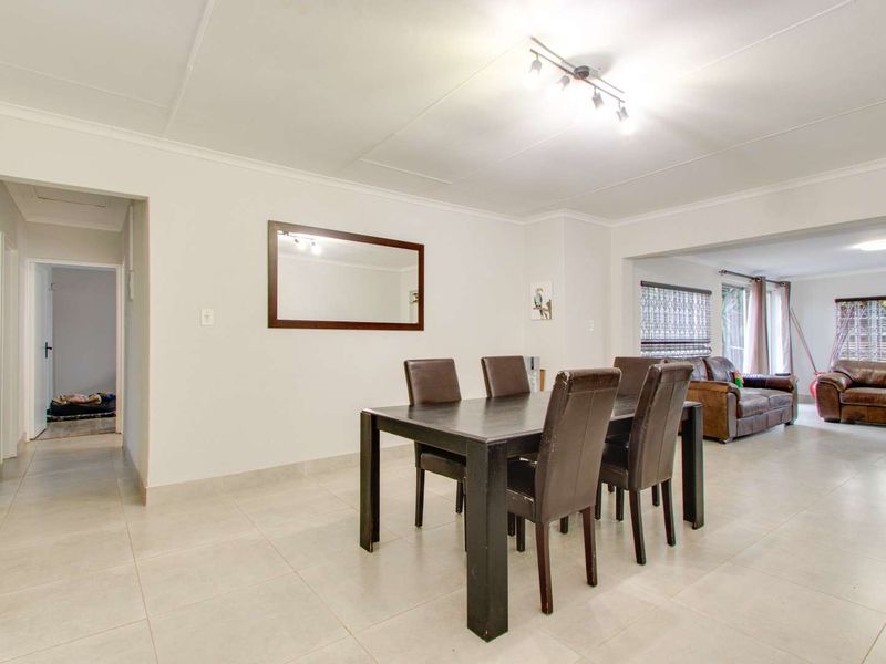 3 Bedroom Townhouse with Home Office for sale Wilgeheuwel/Radiokop - Photo 6