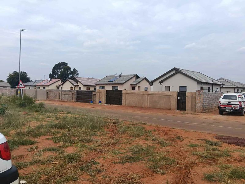 NEW DEVELOPMENTS IN CRYSTAL PARK - Photo 3