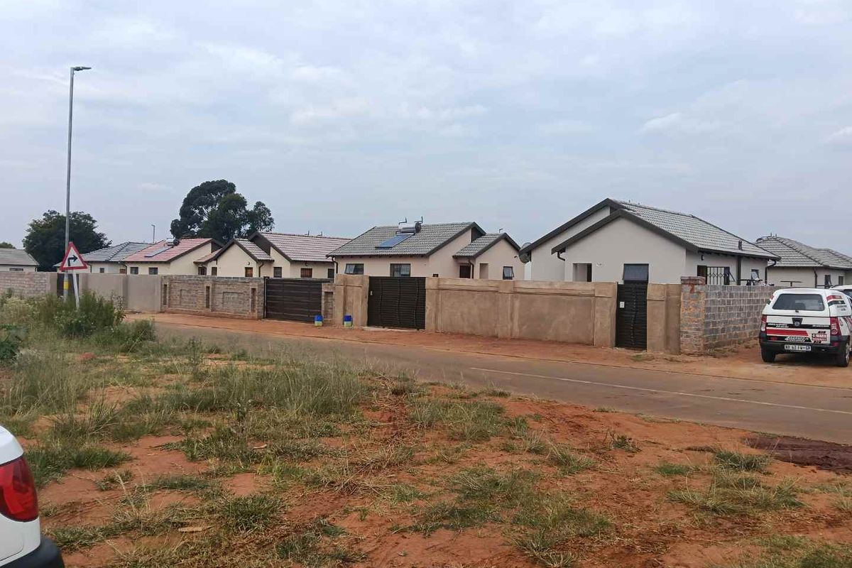 NEW DEVELOPMENTS IN CRYSTAL PARK - Photo 3