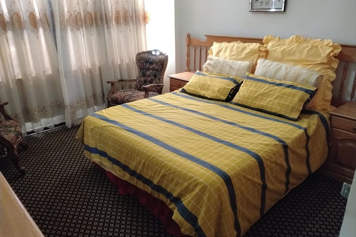 Neatly furnished one-bedroom apartment. - Photo 3