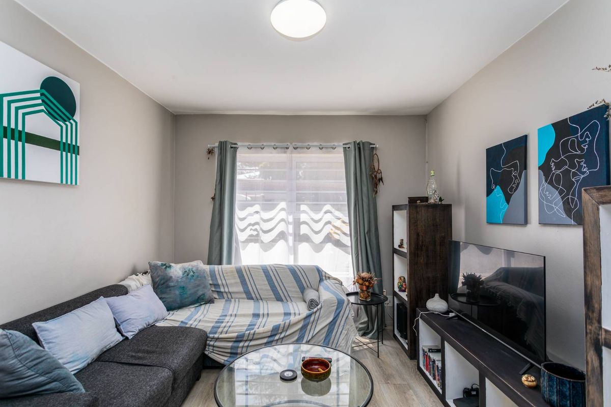 Modern Two Bedroom Ground-Floor Living in the Heart of Durbanville - Photo 2