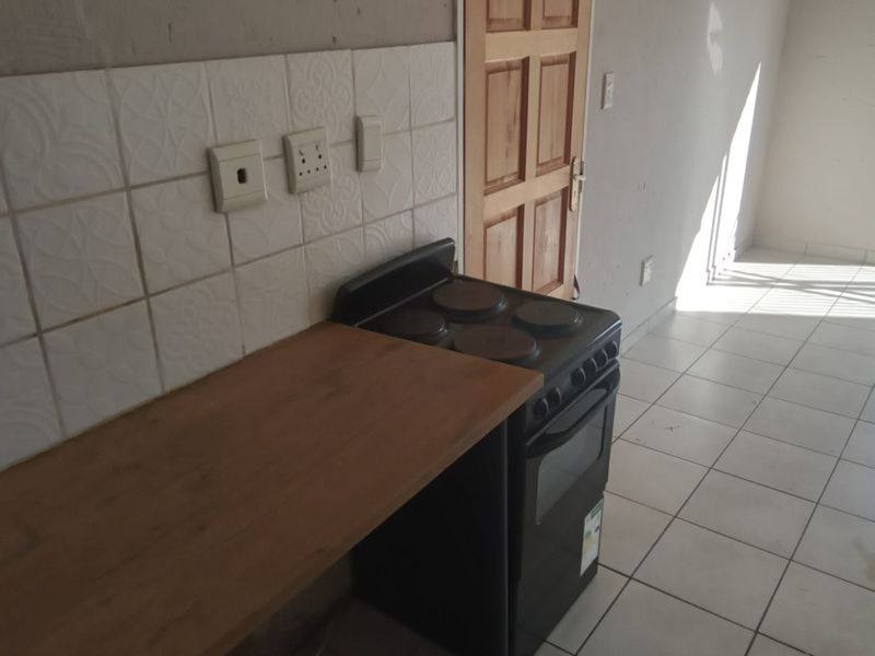 Your Secure Family Home in Wilgeheuwel R750 000 Negotiable - Photo 6