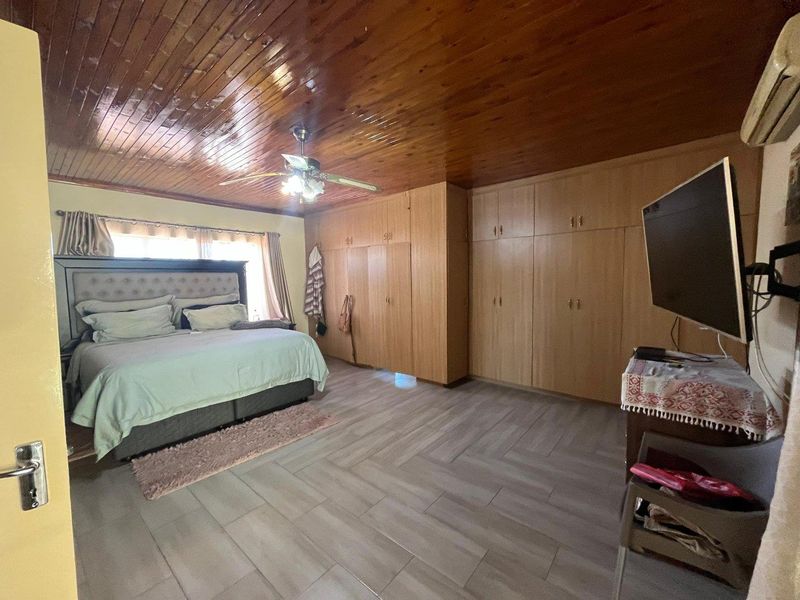 4-BEDROOM DOUBLE STOREY HOUSE FOR SALE - Photo 8