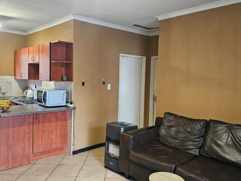 Affordable First-Floor Apartment with Balcony Braai & 24-Hour Security - Photo 4
