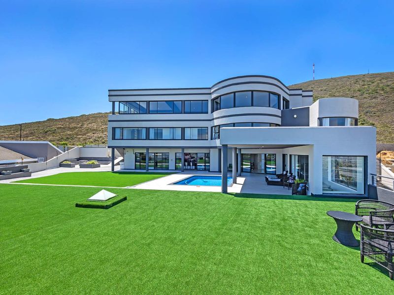 Architectural Excellence with Sweeping Cape Town Sunset Views - Photo 2