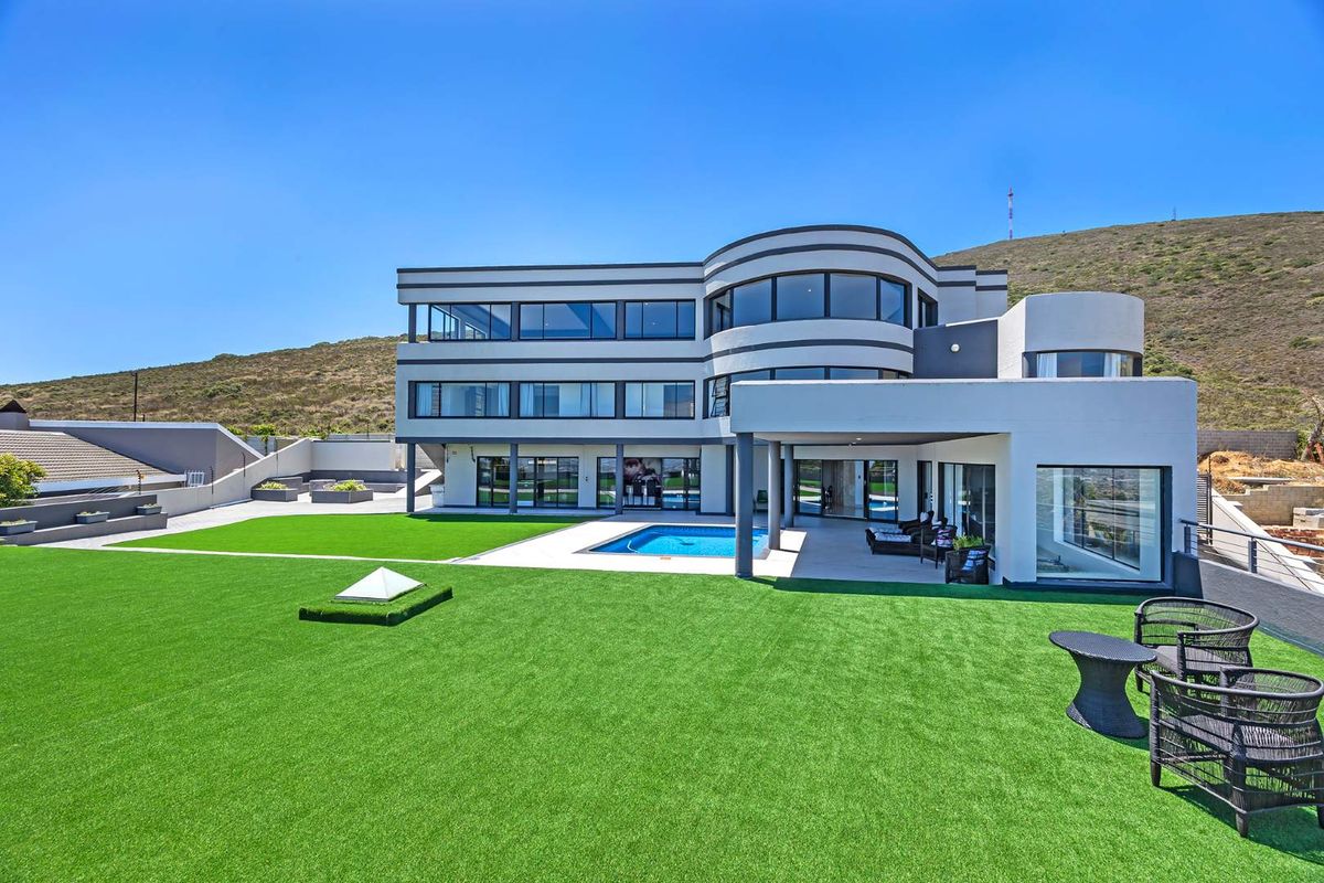 Architectural Excellence with Sweeping Cape Town Sunset Views - Photo 2