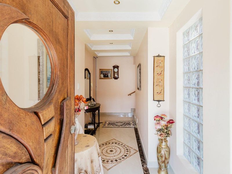 UNINTERRUPTED SEA VIEWS | GENEROUS FAMILY LIVING | ENTERTAINER’S DREAM - Photo 4