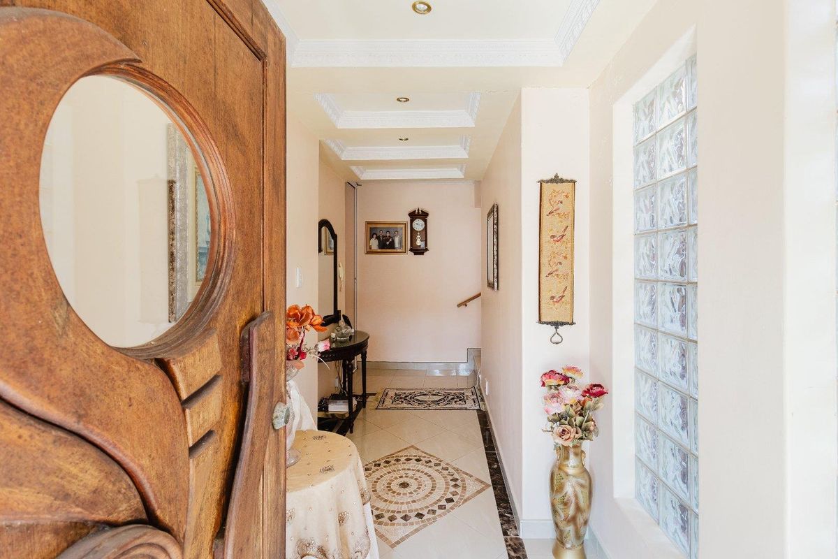 UNINTERRUPTED SEA VIEWS | GENEROUS FAMILY LIVING | ENTERTAINER’S DREAM - Photo 4