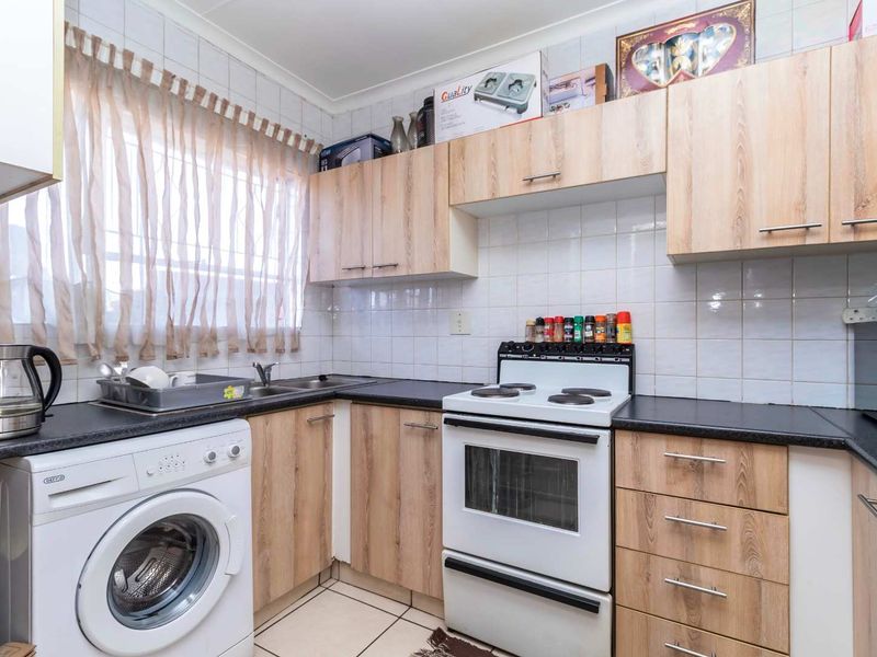 Low Maintenance Two Bedroom Home - Photo 2