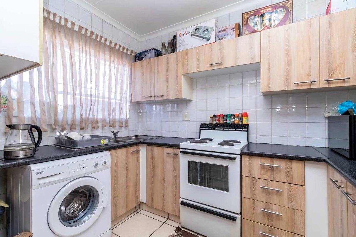 Low Maintenance Two Bedroom Home - Photo 2