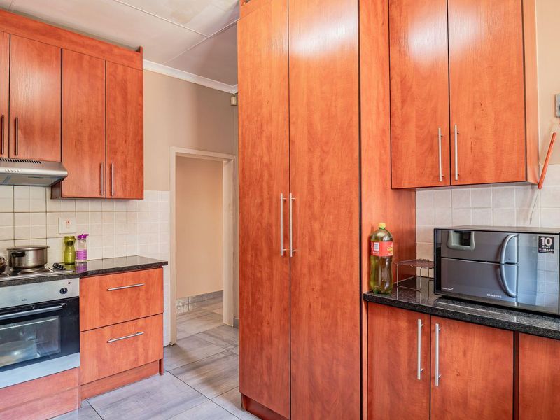 Dream 4 Bedroom Family Home in Mountain View Awaits! - Photo 8